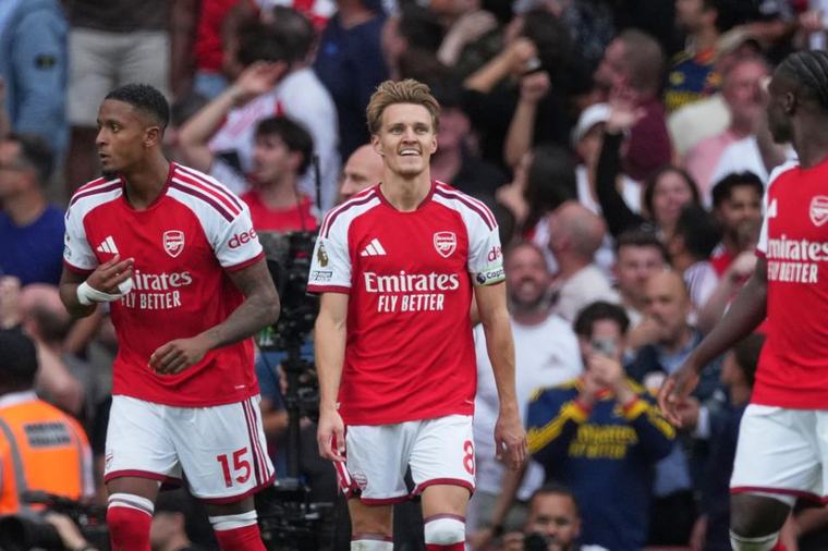 Arsenal rally to 2-1 win against Chelsea and Man United drop more points in the Premier League